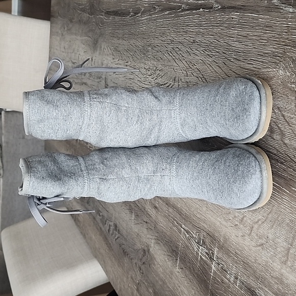 RARE! UGG Heathered Gray Jersey Knit Lightweight Boots in Size 5 - Picture 7 of 11